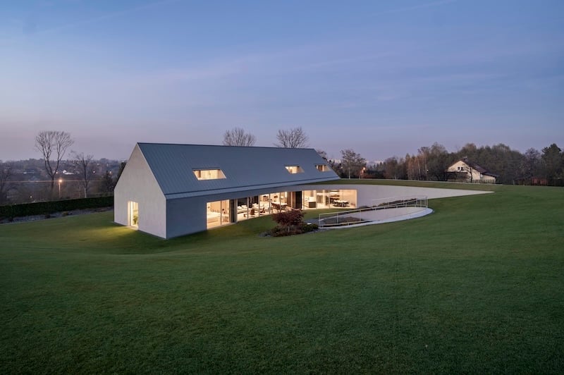 Architizer's tweet photo. #ProjectOfTheDay: Yaw House by Robert Konieczny KWK Promes
In the Beskid Mountains, this house rotates its classic gabled form to follow the slope and open toward the landscape. The gesture creates distinct living zones and makes room for a circular pool at the center of the home.
📍Poland #ArchitizerAwards
Details: https://t.co/Jb5wT59VWu