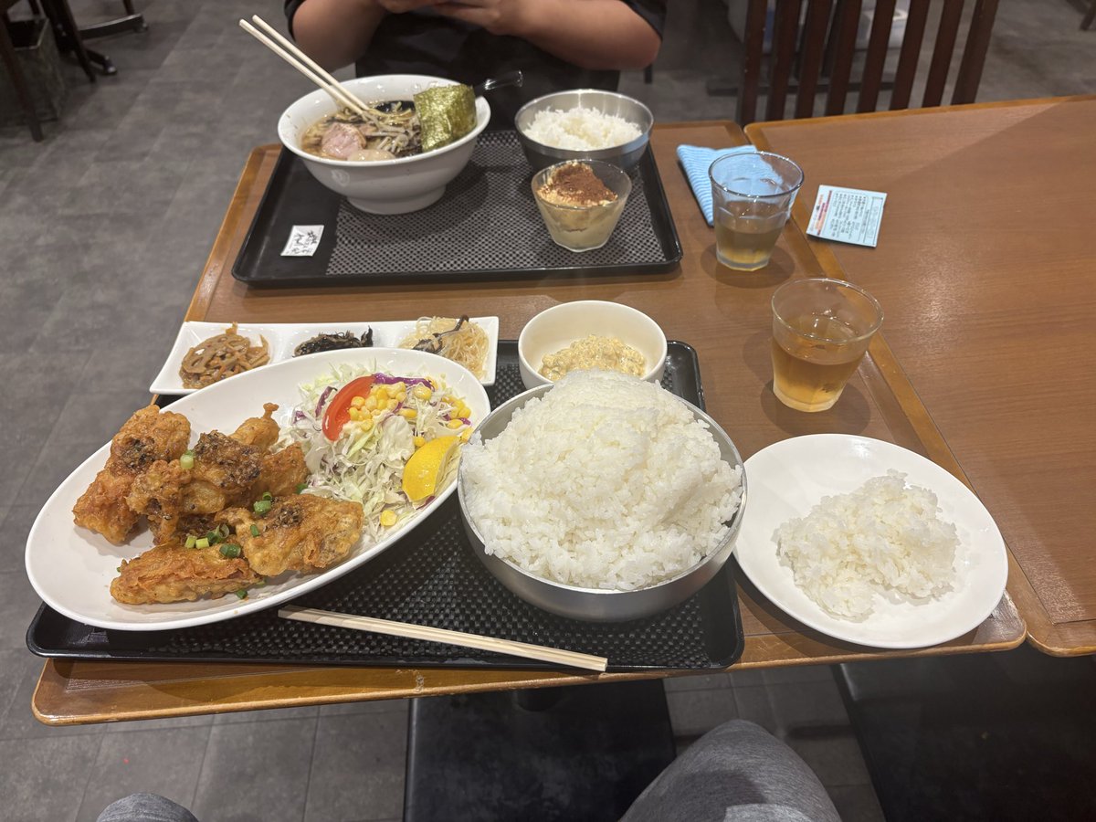 so_____da's tweet photo. 説得力が全くない米よりパン派の食事 https://t.co/FcHcnYk0bc