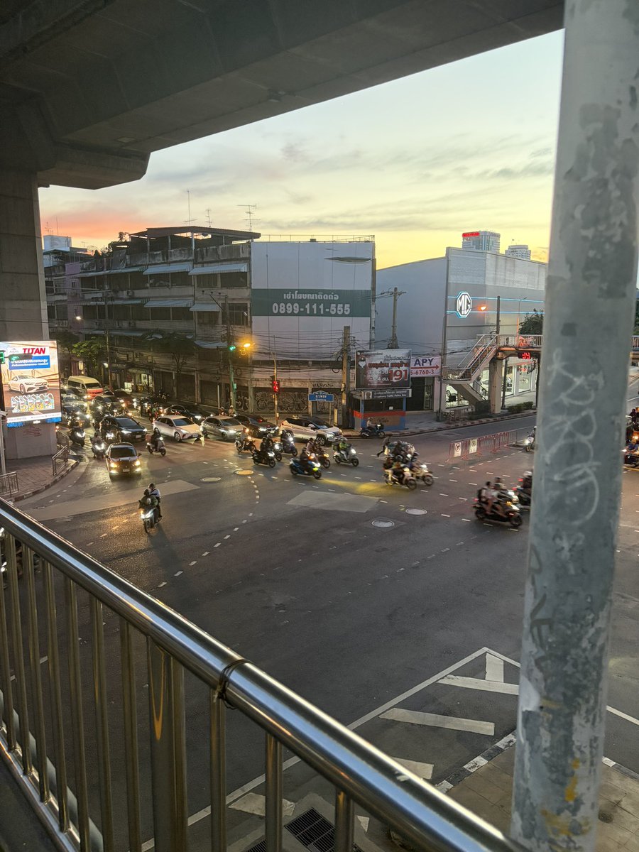 Cannot3xv2's tweet photo. อุรุพงษ์มีห้องมาหาได้ ขญแท้ https://t.co/oOSONcgZhB