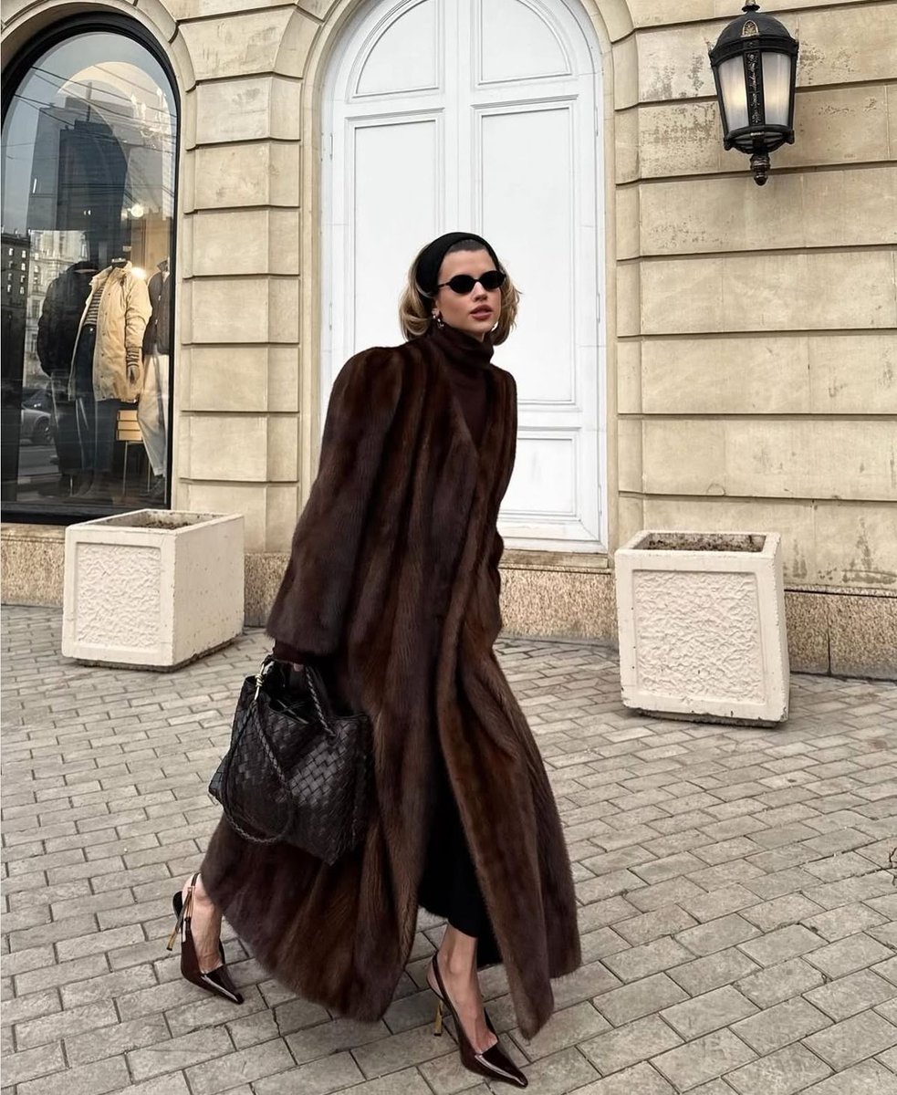 InfurMagazine's tweet photo. October has a way of making you want to dress up.
#infur #infurmagazine #fur #furfashion #fallfashion #fallstyle #fashionweek #streetstylefashion #streetstyle #furstyle #forher #mink #minkfur #minkjacket #minkcoat #furjacket #aw26 #fw26 #aw #fw #mobwife #fashionstatement #ott https://t.co/tWh1E0vmdS