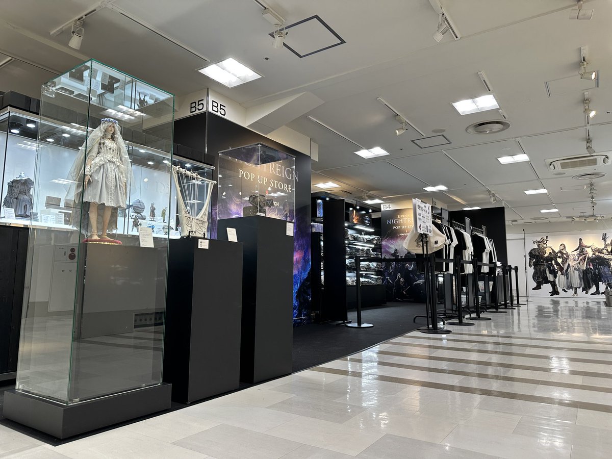 torchtorch_jp's tweet photo. 【ELDEN RING NIGHTREIGN POP UP STORE】初日が終了いたしました。初日から駆けつけてくださったお客様、本当にありがとうございました。
明日以降も、皆様のお越しを心よりお待ちしております。展示物やフォトスポットの撮影のみでのご来場も大歓迎です。何卒よろしくお願いいたします。 https://t.co/5zaBKArmo1