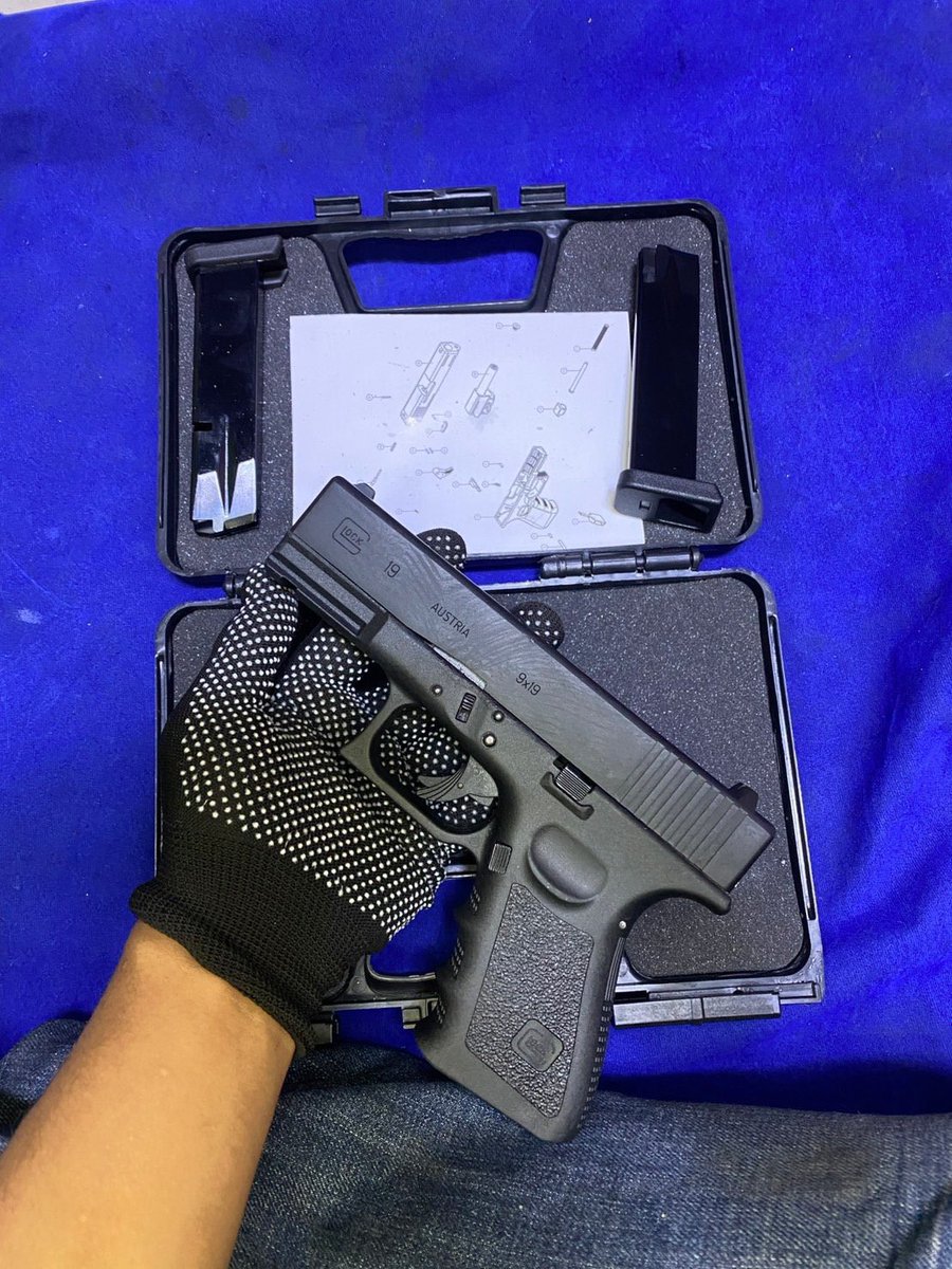 IrishYarbokqlk's tweet photo. กล็อค 19 .380ACP ลําเกลียว  แถมลูก 20 นัด💥 
ราคา 6,000 บาท จัดส่งด่วน 1-2 วัน📦
สนใจเพิ่มเติม 🆔: @273vtown  มี @ นําหน้า
#ปืนเถื่อน #ปืนไม่มีทะเบียน #ปืนหลุดจํานํา https://t.co/mM9GJRc8c7