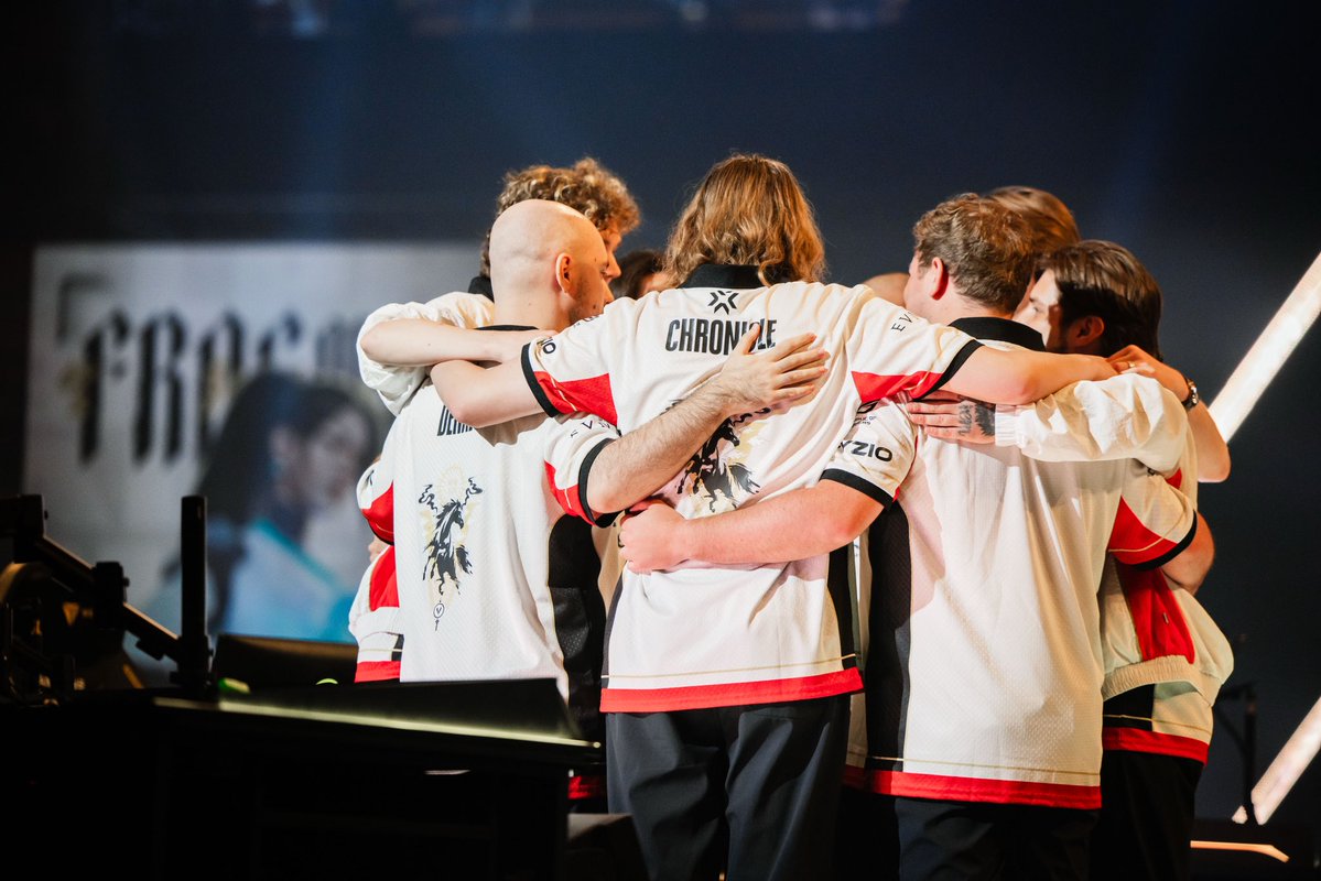Jamppi_'s tweet photo. 2-0 vs Loud

SUPERRRRRRR GUYS!!!!!
What an amazing feeling to qualify for playoffs, Loud was such a hard opponent and that comeback put us in so much pressure. I am happy we managed to reset and keep calm in the overtime.

Thank you guys for the support in the arena and all the messages online see you guys next week❤️

Merci à tous les supporters de Vitality, le travail n'est pas terminé, on continue 😎 Merci   #VforVictory