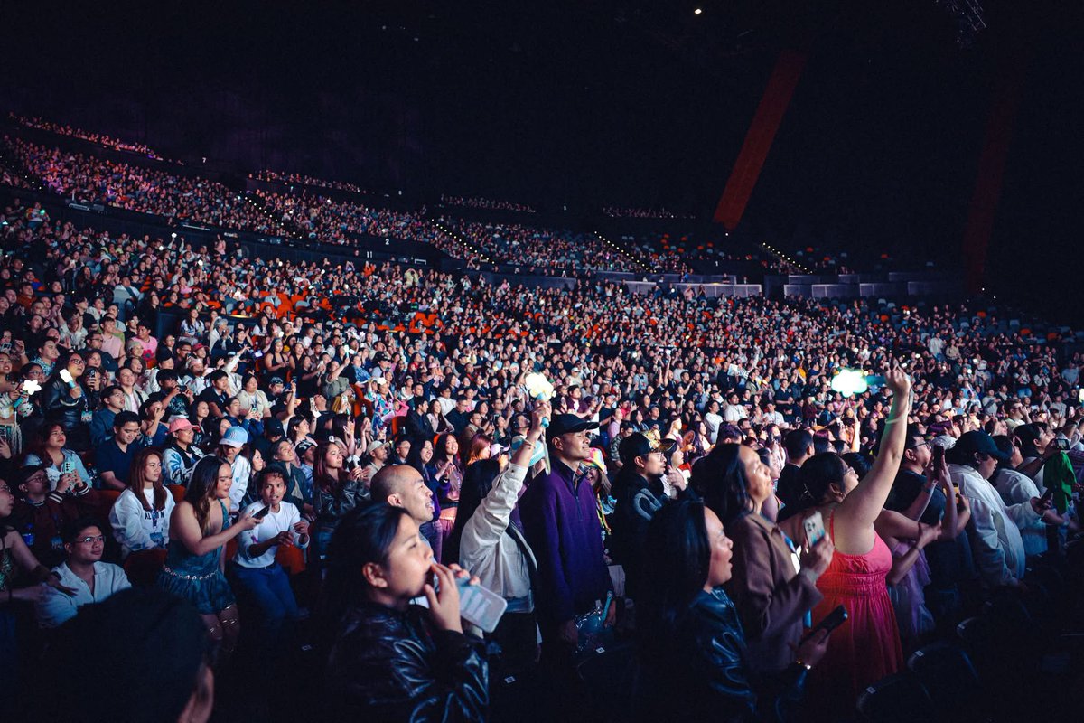 bini_writes's tweet photo. WHEN AN OPM ACT DRAWS A MASSIVE CROWD ABROAD 🌺🇵🇭🇦🇺

LOOK: BINI drew a huge crowd — one of its biggest to date since started touring in 2024 — in the Sydney leg of the #BINI_SIGNALS_WORLDTOUR_2026 as posted by the Tiktok Entertainment Centre on FB. 

BINI almost filled up the massive Tiktok Entertainment Centre (mini PH ARENA view from afar no?), the usual venues for international events in Australia. It’s also the staple venue of ASAP All-Stars. 

Back in 2023, BINI busked in Sydney but with little to no crowd. They came back three years later with a legion of fans. What a humble beginning. A full circle. 

Malayo pa pero malayo na 🥹
That’s on the Nation’s Girl Group 🇵🇭

📸Tikok Entertainment Centre FB 
#BINI