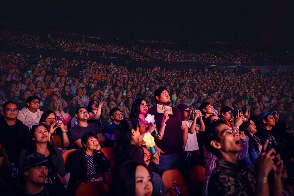 bini_writes's tweet photo. WHEN AN OPM ACT DRAWS A MASSIVE CROWD ABROAD 🌺🇵🇭🇦🇺

LOOK: BINI drew a huge crowd — one of its biggest to date since started touring in 2024 — in the Sydney leg of the #BINI_SIGNALS_WORLDTOUR_2026 as posted by the Tiktok Entertainment Centre on FB. 

BINI almost filled up the massive Tiktok Entertainment Centre (mini PH ARENA view from afar no?), the usual venues for international events in Australia. It’s also the staple venue of ASAP All-Stars. 

Back in 2023, BINI busked in Sydney but with little to no crowd. They came back three years later with a legion of fans. What a humble beginning. A full circle. 

Malayo pa pero malayo na 🥹
That’s on the Nation’s Girl Group 🇵🇭

📸Tikok Entertainment Centre FB 
#BINI