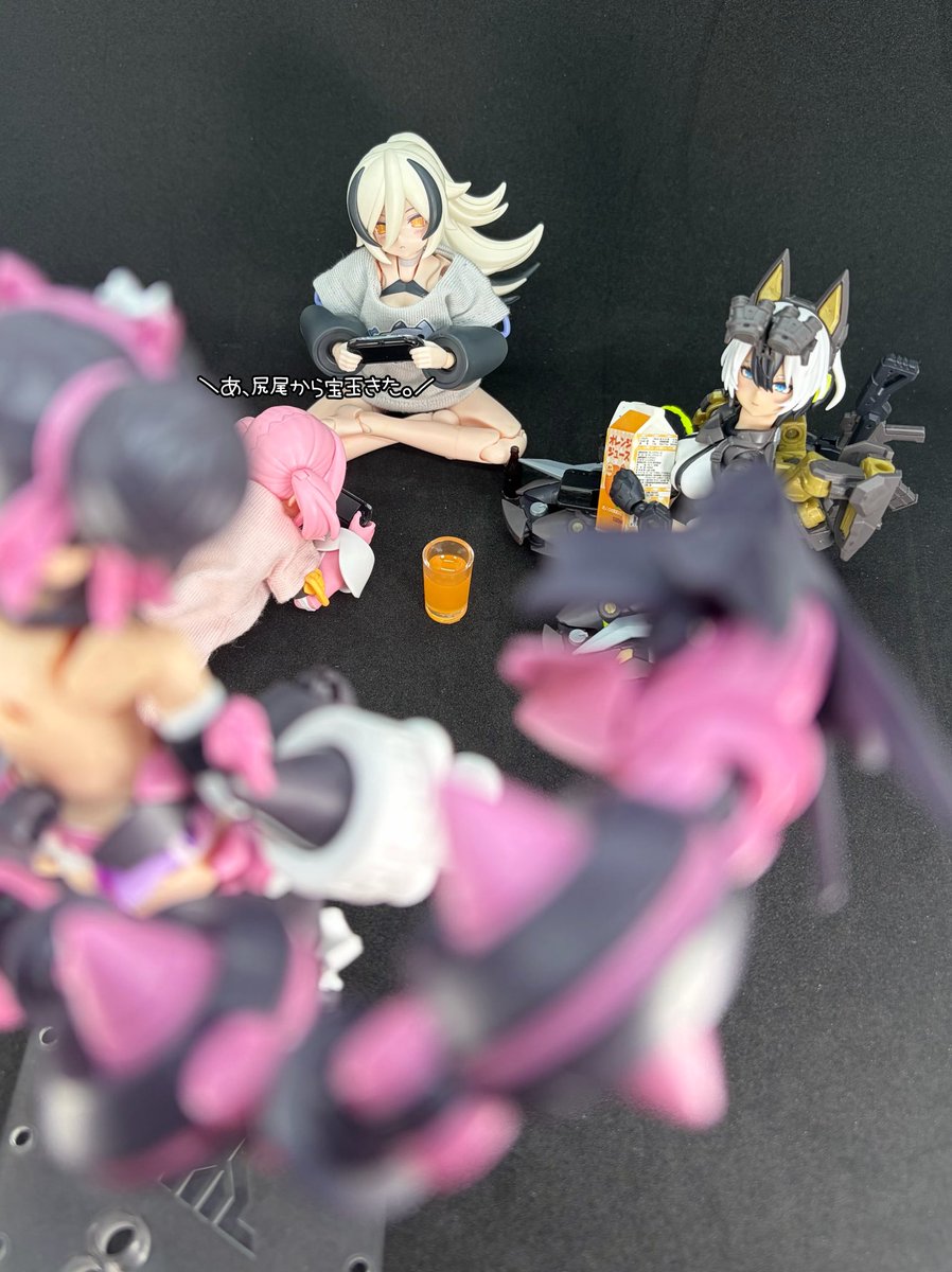 XDB_1897's tweet photo. ロン、洗礼を受ける。

#メガミデバイス https://t.co/uIJUwILqxR
