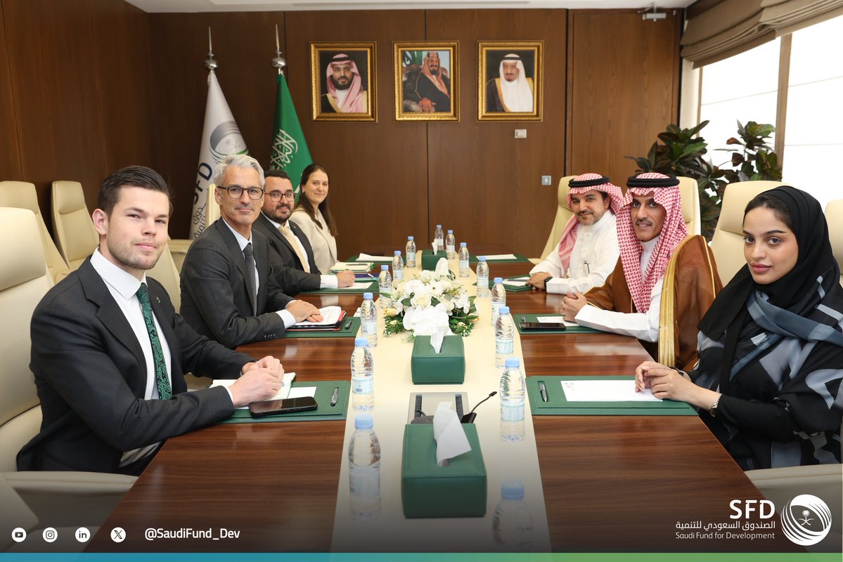 SaudiFund_Dev's tweet photo. #Riyadh | #SFD Deputy CEO, Eng. Faisal Al-Kahtani, received the Director for the Gulf, Directorate-General for the Middle East, North Africa and the Gulf (DG MENA), European Commission, Mr. Mathieu Briens, and his accompanying delegation. During their meeting, they highlighted SFD’s development activities and discussed opportunities for development cooperation between the two sides.

#ProsperTogether