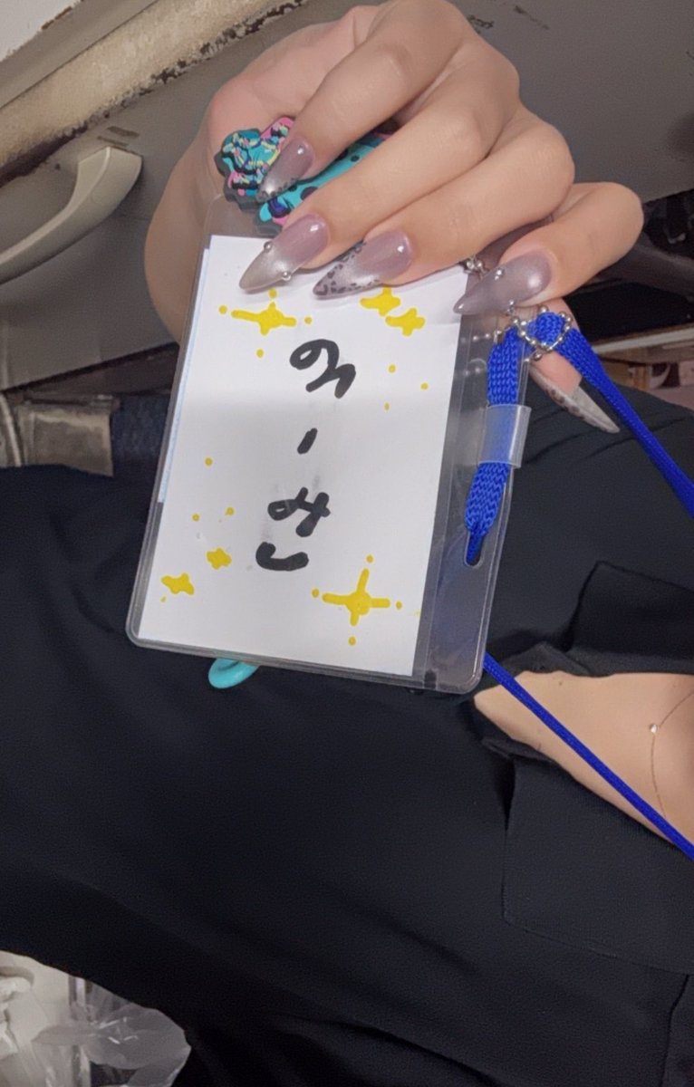 harusqs's tweet photo. @rojiura_tihiro いまーーす🌟
ネイル変えたんだーー💞💞 https://t.co/qotZDF4LQS
