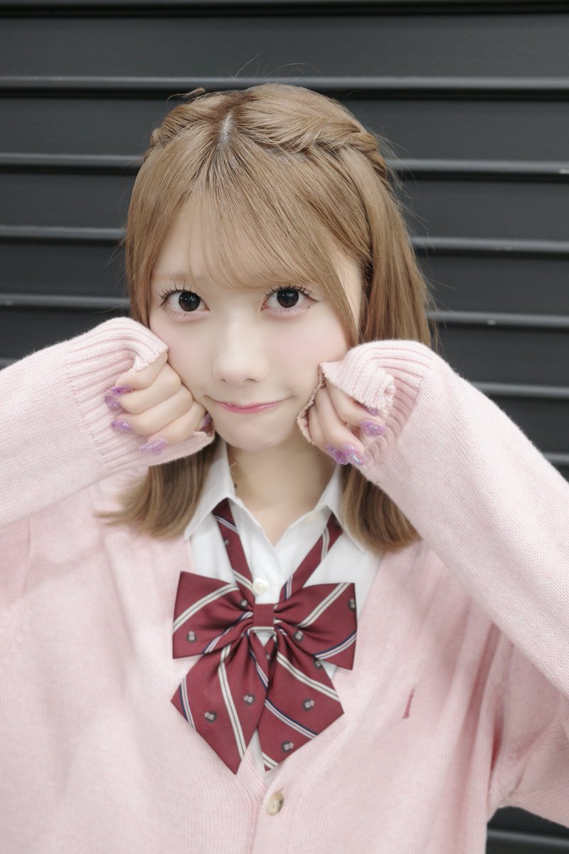 erii_20031027's tweet photo. 絶対に授業サボってるビジュ。 https://t.co/KoQS5wh64a