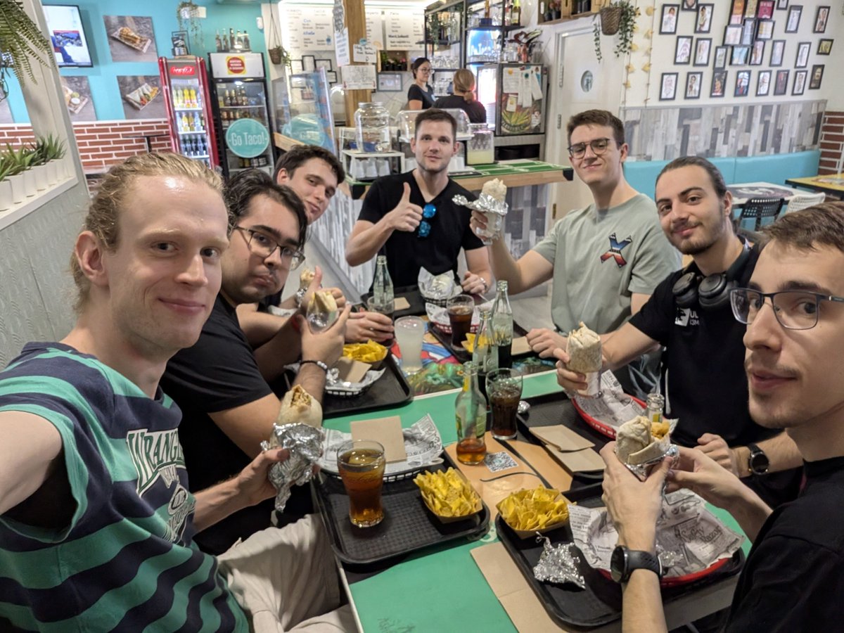 guluc3m's tweet photo. Pre-install party 🌯 🐧 https://t.co/kCipaySIYZ