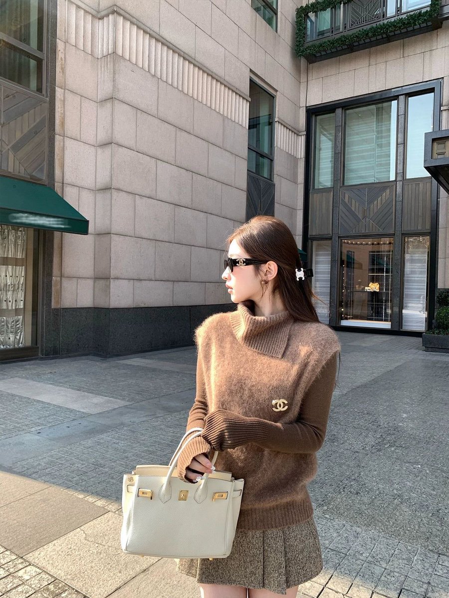 888ktmw's tweet photo. モテえろ女になりたい女子、全員これ見て🍂🪄ྀི◝✩

この秋、男ウケも色気も欲しいならこのコーデ参考にして。
「なんか今日いつもより可愛くない？」って言われる女、だいたいこういう服着てる。 https://t.co/BDZ180FfGt
