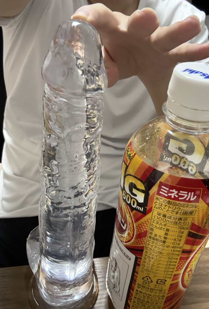 yuuyake0708's tweet photo. 買うサイズ完全に間違えたディルド
太すぎていつも入るところまでも咥えられない😇普通に長いし
ペットボトルと同じくらいなの普通にやばい笑笑
でも今これなめなめしてる♡
ちょーがんばってこれ半分までなら咥えられる笑笑 https://t.co/nLoPYJ1qi3