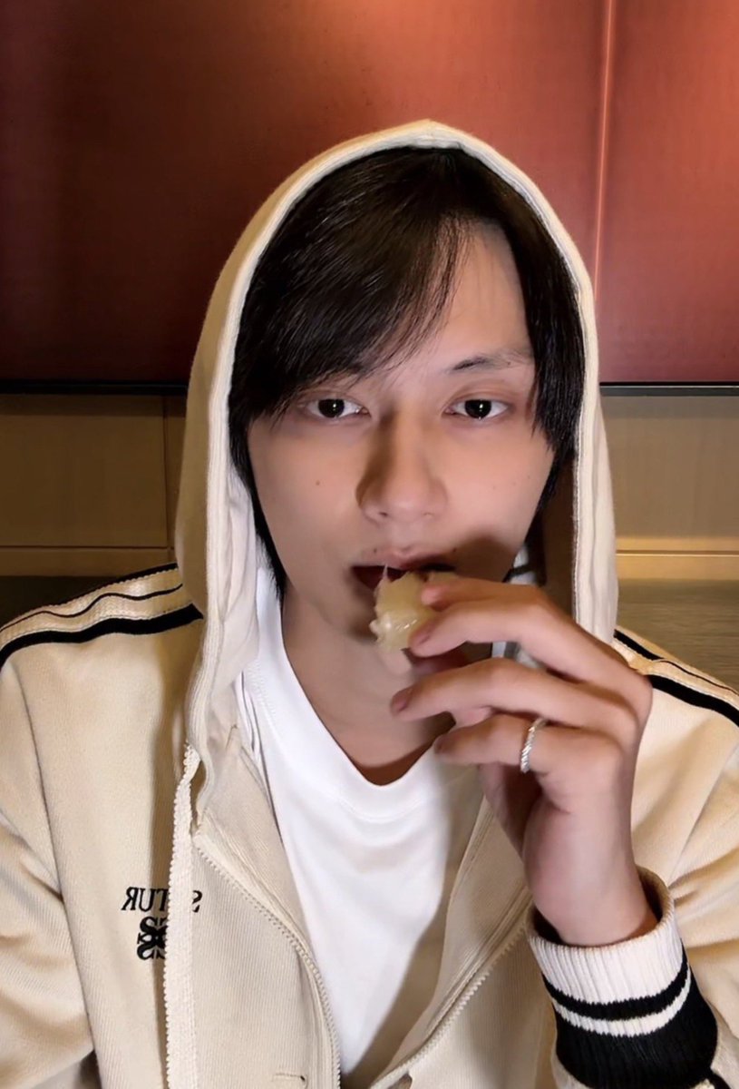 latenightkyoto's tweet photo. junhui                                junpi https://t.co/LisCXB3Q97