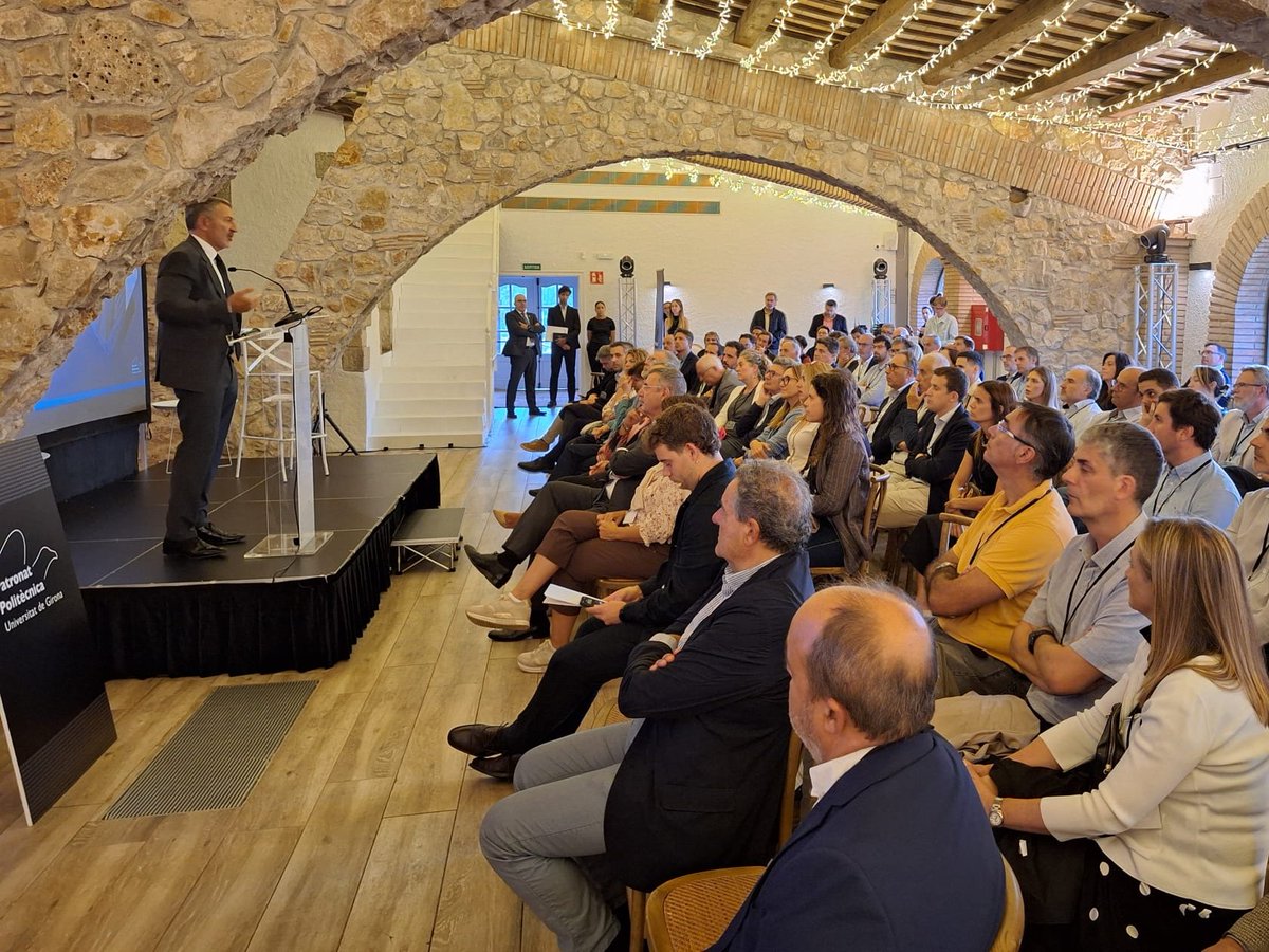 PresidenciaDdgi's tweet photo. Al plenari del @PatronatEPS, hem compartit una idea clara: el futur de la demarcació passa per generar, atraure i retenir #talent. Reforçar la connexió entre universitat, empreses i institucions és clau per crear oportunitats i impulsar un territori més competitiu i innovador. https://t.co/OAXCm4VIan