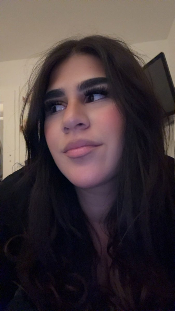 CashPrincessa22's tweet photo. Manchmal sagt ein Blick mehr als tausend Worte. 🖤✨ 
Ich weiß, was ich will die Frage ist nur, ob du damit umgehen kannst. 😏 https://t.co/VuLqSmt9vn