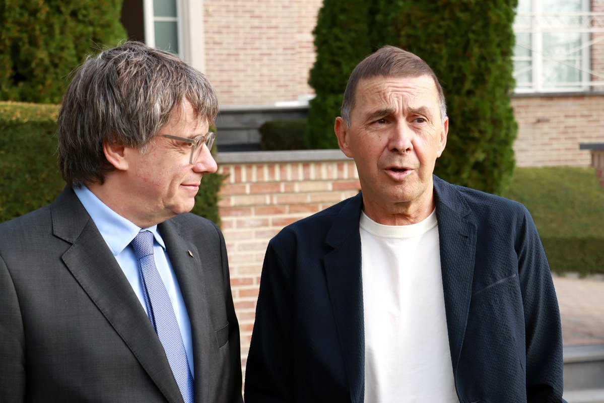 ArnaldoOtegi's tweet photo. Euskal Herriak eta Kataluniak nazioarteko testuinguru aldakor, konplexu eta ziurgabean dituzten erronken inguruan mintzatu gara @G_Elejabarrieta eta biok Waterloon Carles Puigdemont (@KRLS) presidentearekin.

Nazio aitortzan aurrerapauso sendoak emateko eta gure herrien eskubide nazional, politiko, sozial, kultural eta linguistikoak aitortuak eta bermatuak izan daitezen lanean jarraitzeko konpromisoa berretsi dugu.