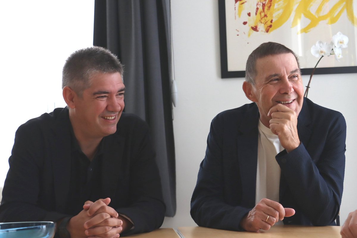 ArnaldoOtegi's tweet photo. Euskal Herriak eta Kataluniak nazioarteko testuinguru aldakor, konplexu eta ziurgabean dituzten erronken inguruan mintzatu gara @G_Elejabarrieta eta biok Waterloon Carles Puigdemont (@KRLS) presidentearekin.

Nazio aitortzan aurrerapauso sendoak emateko eta gure herrien eskubide nazional, politiko, sozial, kultural eta linguistikoak aitortuak eta bermatuak izan daitezen lanean jarraitzeko konpromisoa berretsi dugu.