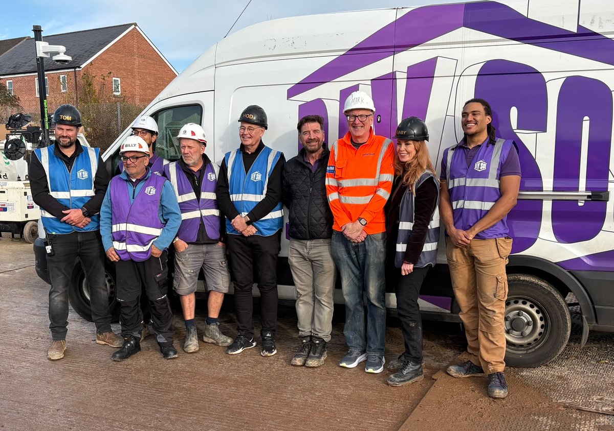 markgiltsoff's tweet photo. Super proud to supporting the team on DIY SOS last night at Feniton  Devon 

Amazing result for the much deserving family https://t.co/NS70clQ4Q8