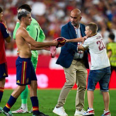 BiggestMohhh's tweet photo. 🚨🎙️ Pedri on giving his jersey to a young fan after the game:

🎙️ Reporter: “Great game, Pedri. But we saw you giving your shirt to a boy. You must be related or something?”

🗣️ Pedri: “No, we’re not related. It’s just that I was once in his position. I understand how much something like that can mean to a child.

“I remember being very small and going with my dad to watch Spain. I really wanted Iniesta’s jersey. I was shouting his name, but he didn’t hear me. He was so close, yet the noise of the stadium was too loud. I remember crying because I was so sad.

“So when that boy came asking for my shirt and security brought him to me, my mind went straight back to that moment. I was his age once, and I just wanted to make him smile.”
