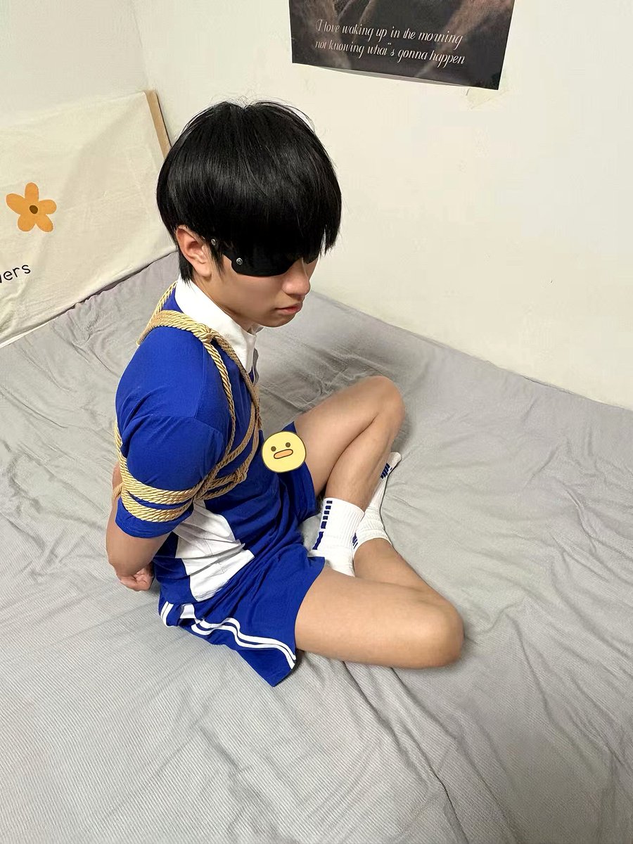 Lychangdong's tweet photo. 光落山谷，泛于静湖
@yayabushiduck 
#捆绑 #绳艺 #校服 https://t.co/VPgQQKjSgZ