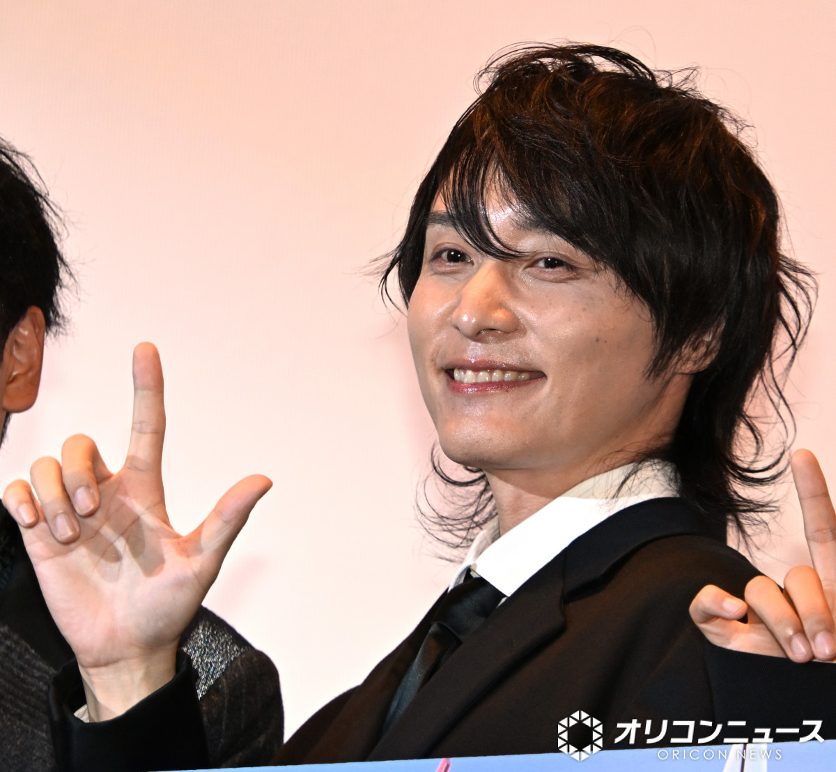 oricon's tweet photo. 『カブト』“矢車さん”徳山秀典
まさかのNGを明かす🆖　
佐藤祐基は責任転嫁
「先輩❗️他責はよくないですよ❗️」
https://t.co/5oN5q60c5L

 #仮面ライダーカブト20th　@vcinext_movie https://t.co/pJxRa0OepF