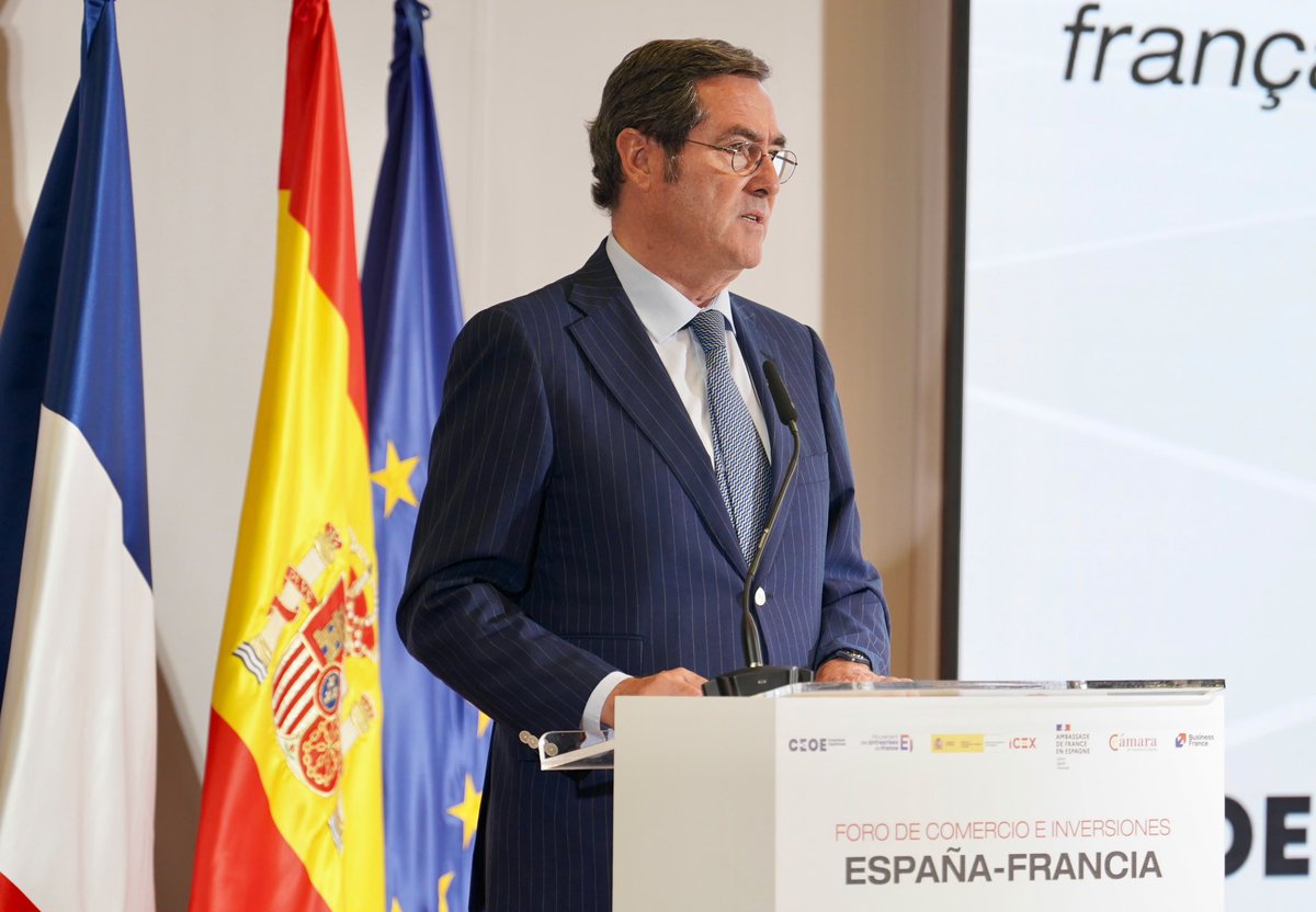 CEOE_ES's tweet photo. 🇪🇸🇫🇷 El presidente de CEOE, @agaramendil, ha participado en el Foro de Comercio e Inversiones España-Francia, con motivo de la visita del presidente de Francia, @EmmanuelMacron 

Un encuentro para reforzar la cooperación, impulsar nuevas alianzas y avanzar en la #competitividad https://t.co/XTu2AugTMP