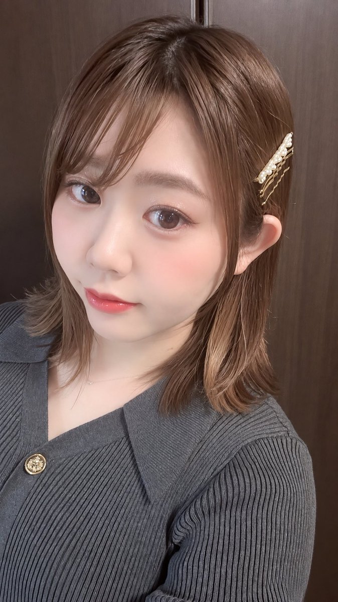 r_13_73's tweet photo. プリの私とAIに補正してもらった私 https://t.co/K7Cys82fj2