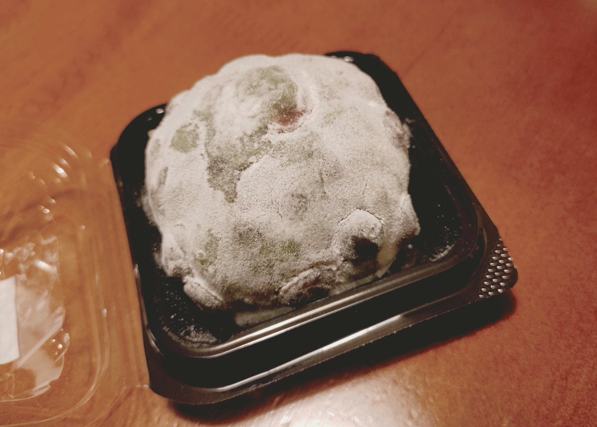 prochihaya's tweet photo. ケン君のお誕生日なので、私は大福を食べます https://t.co/18hYWxuqCu