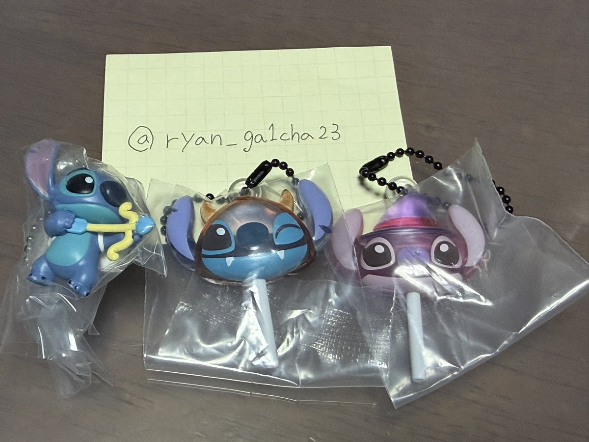 ryan_ga1cha23's tweet photo. @nobi_eru この辺りも所持しておりますが、
エンジェルスティッチで大丈夫でしょうか？
よろしければぜひハロウィンチップとの交換をお願いいたします🙇🏻‍♀️ https://t.co/95pi7ZiNJI
