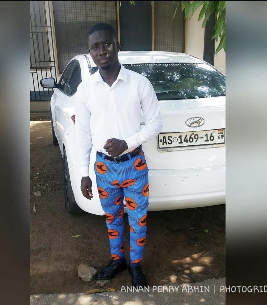 JA_AGYEKUM's tweet photo. When a poor man start seeing money ,he start to insults and disrespect others .
You are bootlicking sammy gyamfi whom you are older than yet instead of doing something better with your life you want to disrespect others for calling your government out .funny low minded boy. https://t.co/LF7zSpSrOQ