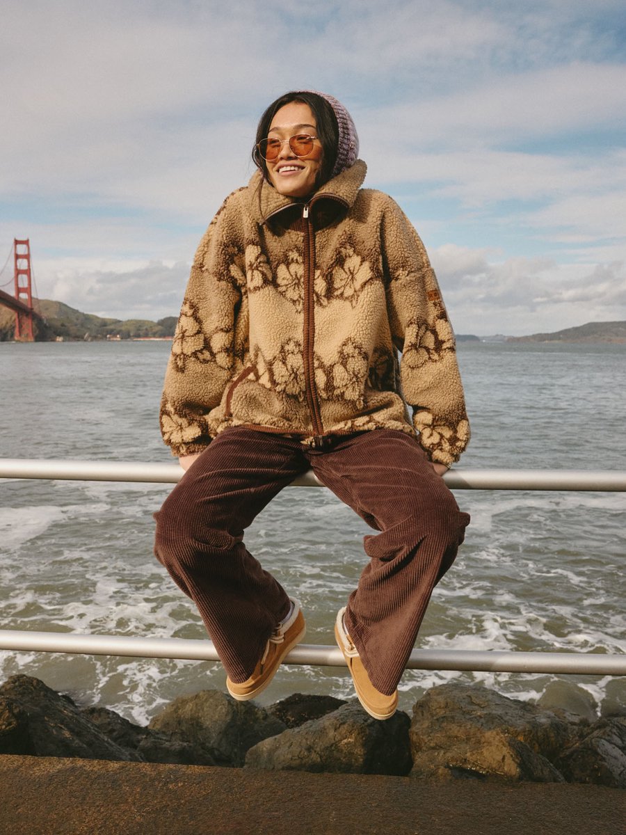 Roxy's tweet photo. Cold enough for a jacket. Not cold enough to stay inside. 

Discover the latest layers at https://t.co/fOOgLBayBy https://t.co/7Gw29B6YsK