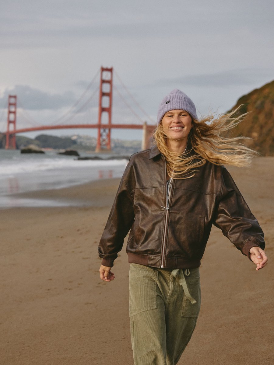 Roxy's tweet photo. Cold enough for a jacket. Not cold enough to stay inside. 

Discover the latest layers at https://t.co/fOOgLBayBy https://t.co/7Gw29B6YsK