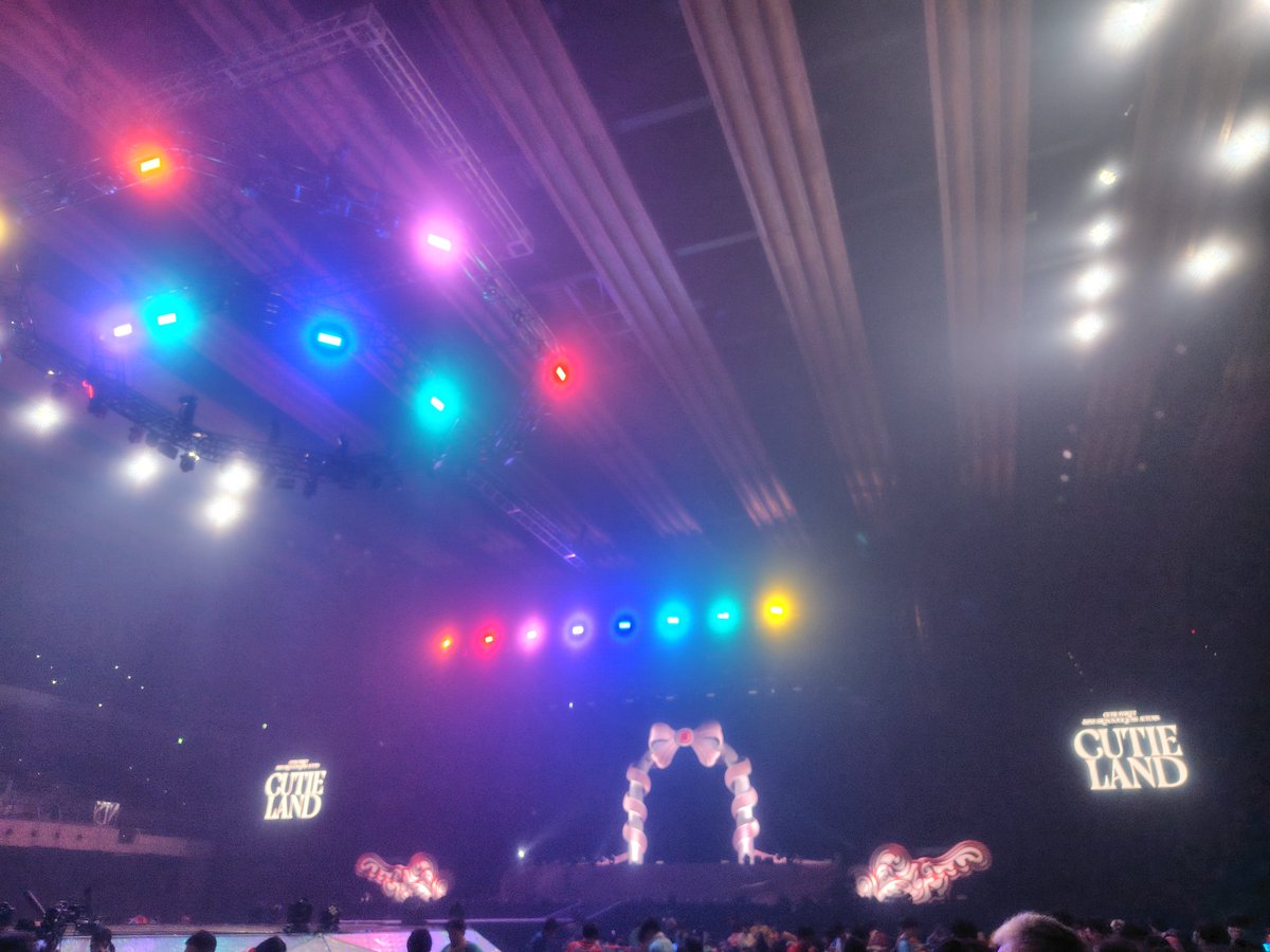 embe_oshikatsu's tweet photo. CUTIE STREET
JAPAN ARENA TOUR 2026 -AUTUMN-
『CUTIE LAND』
有明アリーナ公演2日目
参戦してきました！

あえて前情報を全て遮断して臨んだCUTIE LAND、可愛いくてキラキラしてとっても素敵なところでした！
また来たいです！！
#CUTIELAND
#CUTIESTREET
#きゅーすと https://t.co/K36rYzqrdv