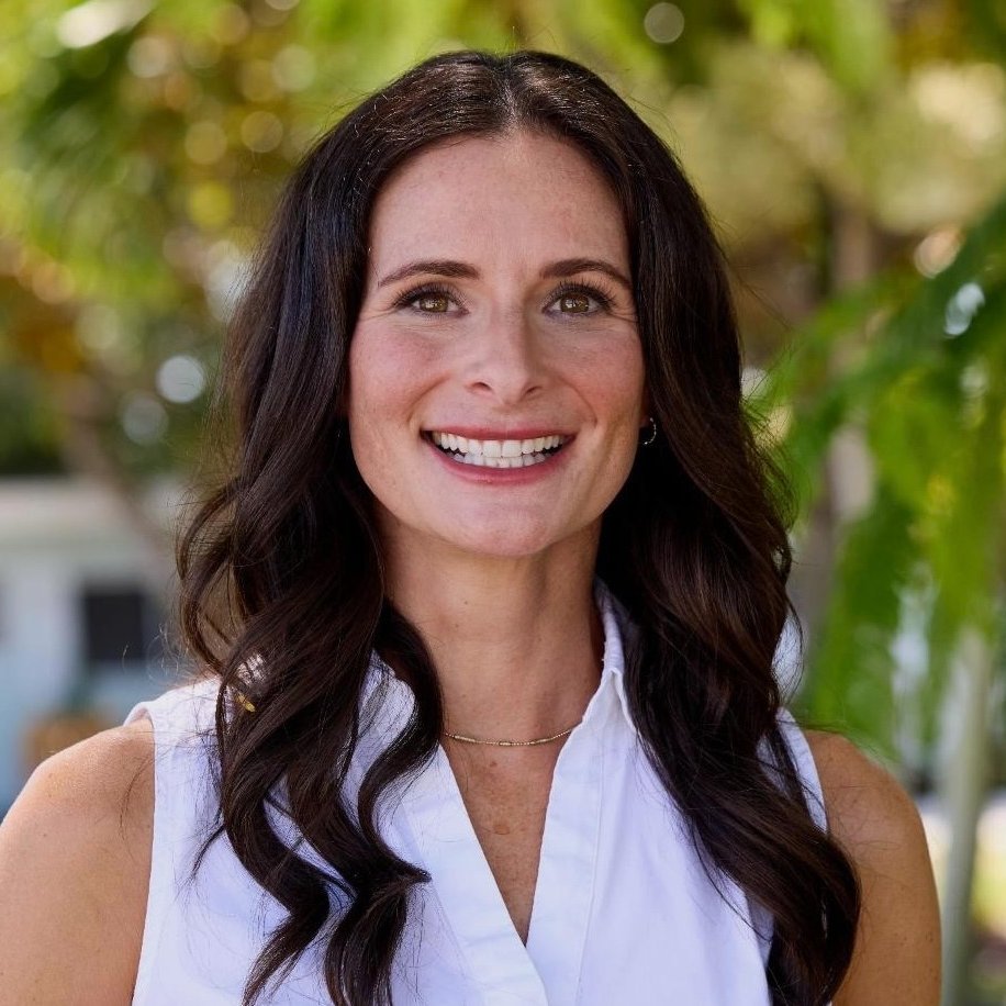 EricLDaugh's tweet photo. 🚨 NOW: The Democrat Congressional candidate running against Trump-backed Mike Haridopolos (R) is exposed for collecting over $100K while lying to voters that she had to "deliver groceries" to make ends meet

She jumped between THREE separate federal races during a 9-month period.

Democrats are chronic liars! VOTE RED EVERYWHERE!