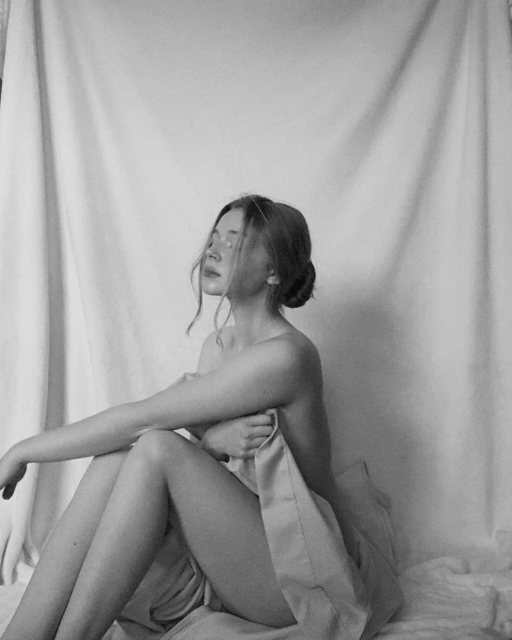 adonispara's tweet photo. Camille Paglia makes this point in Sexual Personae that the Greeks put male beauty at the center of their art. the way they saw it a woman's body belonged to nature, and a man's body was something you had to build and sculpt and perfect. https://t.co/OOzzEZxBjx