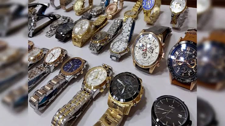 roaringlionco25's tweet photo. Wrist Watch Industry India = ₹22,000 Cr in 2026, Growing 12% - But 2 Different Markets

Market split in 2: ₹1,500 Titan vs ₹50,000 Apple Watch - Both growing.

1. Numbers
YearWatch MarketSmartwatch %Traditional %
*2015*₹8,000 Cr2% - Just started98% - Titan, Fastrack, Casio
*2020*₹12,500 Cr15% - Noise, boAt entry85%
*2023*₹18,500 Cr45%55%
*2026**₹22,000 Cr**55% - ₹12,000 Cr**45% - ₹10,000 Cr*
*2030 Est*₹35,000 Cr70%30%
Units:
- 2026: 4.5 Cr watches sold/year
- Smartwatch: 2.8 Cr units - India #1 in world for smartwatch volume (more than China, USA)
- Traditional: 1.7 Cr units

Price truth: Smartwatch avg ₹3,200, Traditional avg ₹5,800 - Smart is cheaper, so more volume.

2. Two Markets - Two Growth Stories

A. Traditional Watch - ₹10,000 Cr - Slow but Premiumizing
SegmentPriceGrowthWhoBrands
*Mass*₹1,000-₹3,0000% flat - DyingFirst job, collegeFastrack, Sonata, Casio, Timex
*Premium*₹5,000-₹20,000*15% growth*Office, gift, weddingTitan Raga, Edge, Fossil, Tommy, Citizen
*Luxury*₹50k-₹10L*25% fastest*Rich, status, investmentRolex, Omega, Tissot, Longines, Rado
Why Traditional still alive?
- Wedding gift - Still watch = respect - ₹5,000 Titan is must in shaadi gift
- Status - Rolex on hand = crorepati signal - Can't get from Noise ₹2,000 watch
- Office - Formal wear - Smartwatch looks casual, Titan Edge looks CEO
- No charging - 3 year battery vs daily charge smartwatch

Titan = King: 40% market share traditional - ₹4,000 Cr sales. Titan made ₹8,000 Cr total company, 35% from watches. Still Tata's cash cow.

B. Smartwatch - ₹12,000 Cr - Explosive, Now Slowing
YearSmartwatch UnitsAvg PriceStory
*2020*30 lakh₹5,500Xiaomi, Realme start
*2021*1.2 Cr₹4,500boAt, Noise ₹2,999 disrupt - Covid fitness craze
*2023*3.5 Cr₹2,800India becomes world #1 - Every influencer has watch
*2026*2.8 Cr₹3,200Market saturated - Price war over, growth flat 5%
Why boom?
1.  ₹2,999 price: boAt, Noise made smartwatch cheaper than Fastrack traditional - Made it mass
2.  Fitness + SpO2: Covid made health tracking need - Heart rate, steps, oxygen - Every IT guy wants
3.  BT Calling: Talk from watch - Featurephone replacement for bike, gym
4.  Fashion: Change strap - 100 designs, match kurta

Why now slowing?
- Everyone who wants already bought - 2 watches per person in metro
- Quality issue - ₹2,000 watch dies in 8 months, sensor wrong - Trust lost
- People going back to traditional for office

3. Who Controls Market 2026?
BrandTypeShare (Units)Share (Value)PriceFormula
*Titan (Titan, Fastrack, Sonata)*Traditional18%35%₹2,500-₹25kTrust, service, 2,000 showrooms, wedding gift king
*Noise*Smart16%12%₹1,999-₹6k#1 smartwatch - Made in India, marketing
*Fire-Boltt*Smart12%8%₹1,499-₹4kCheapest - Tier 2/3 king
*Samsung, Fossil, Casio, Others*Both38%20%
Interesting: India sells most watches in world by units, but cheapest price in world - $35 avg vs USA $250.
#wristwatch
#titan
#HMT
#role