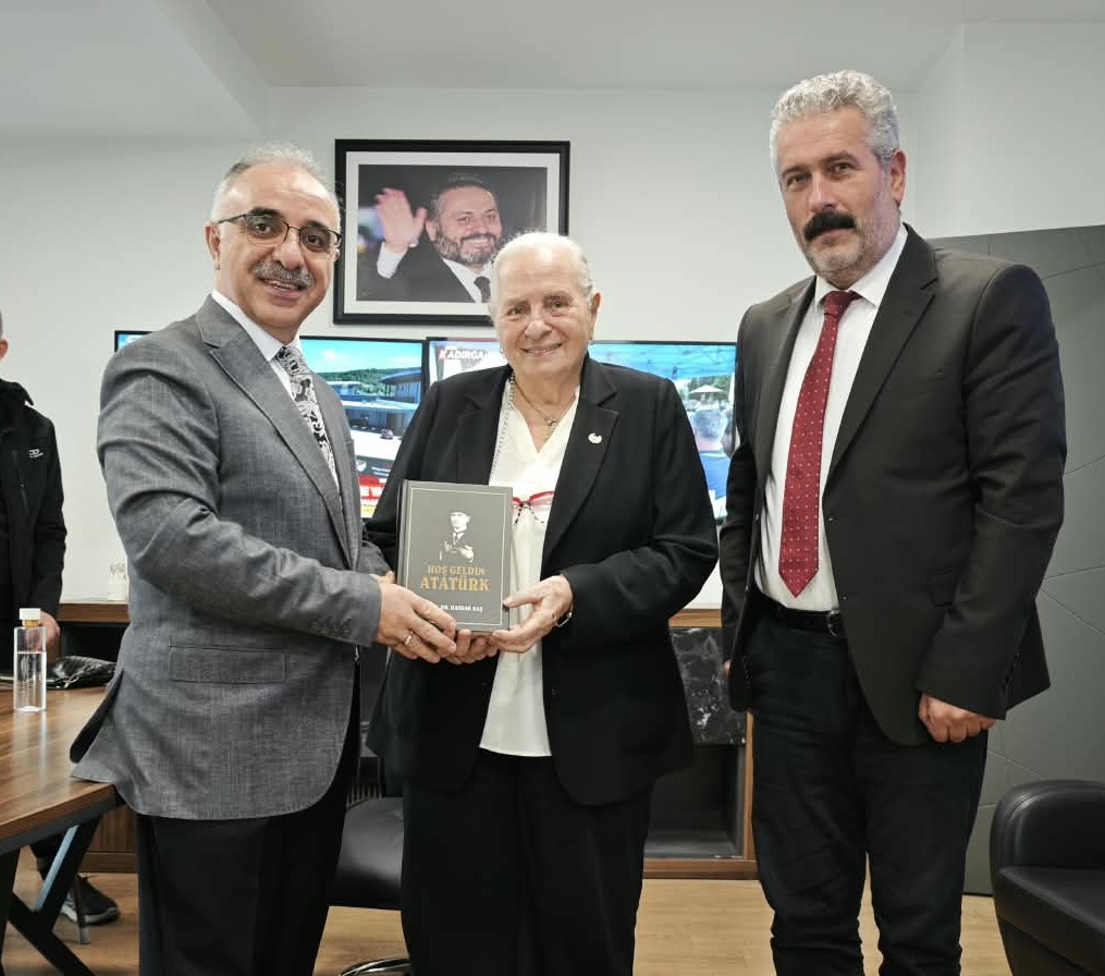 orhandd's tweet photo. Kazım Karabekir Paşa'nın kıymetli kızı Timsal Karabekir Hanımefendi'yi Meltem TV'de misafir etmekten büyük onur duyduk. Kendilerine Prof. Dr. Haydar Baş Hocamızın Hoş Geldin Atatürk eserini takdim ettik. 
@KarabekirTimsal https://t.co/QIGmKoxh1R