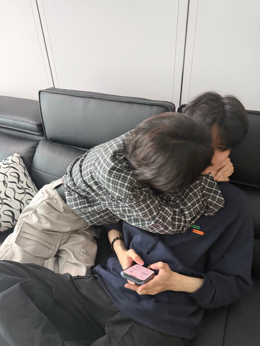 SSIWISS975's tweet photo. 有没有某刻剧内剧外把他当成另一个人 https://t.co/1MCHw35RAq