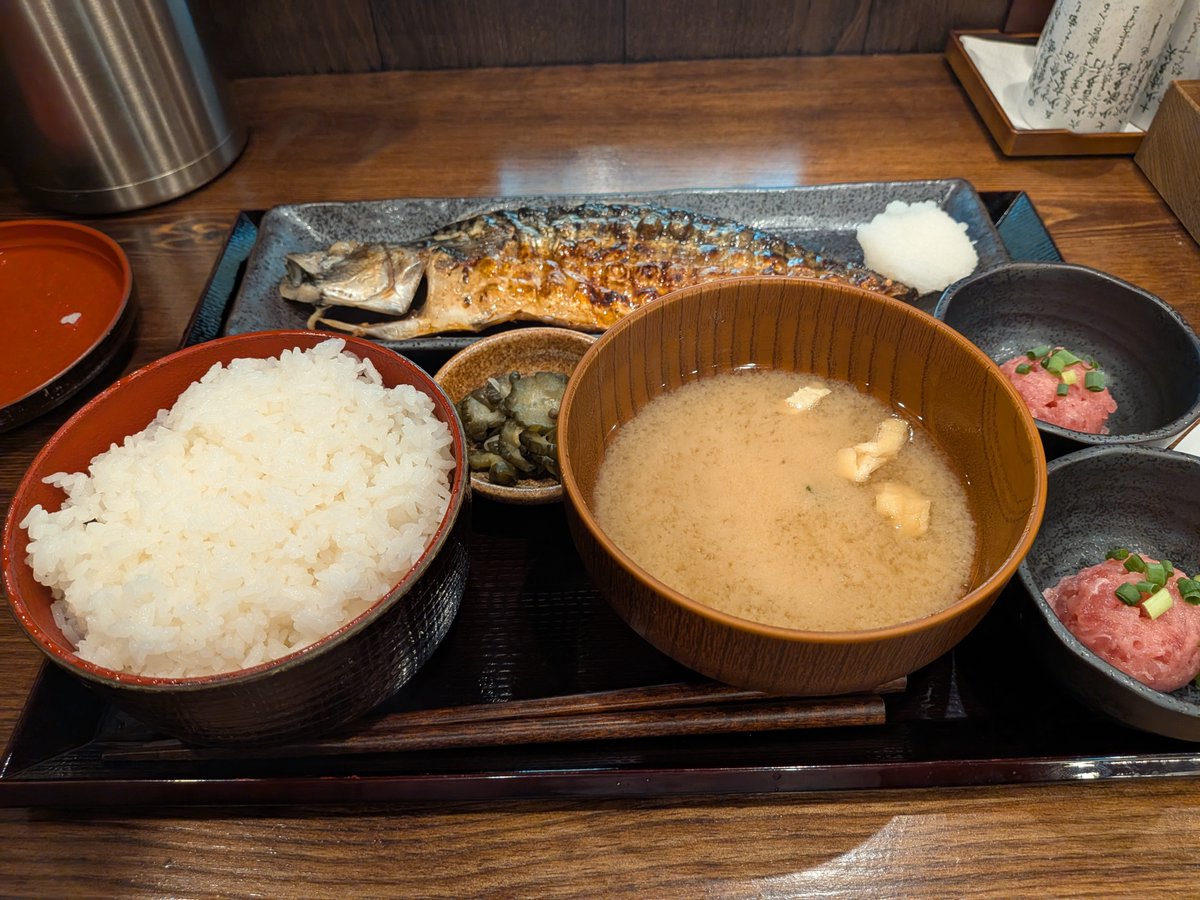 _hario27's tweet photo. しんぱち食堂　さば文化干し定食
身ふっくらで美味しかった
ネットでよく見るねぎとろを追加してみた。
魚の脂がきつくなってきたお年頃なので定食だけで満足できそう https://t.co/XXejm0ibpM