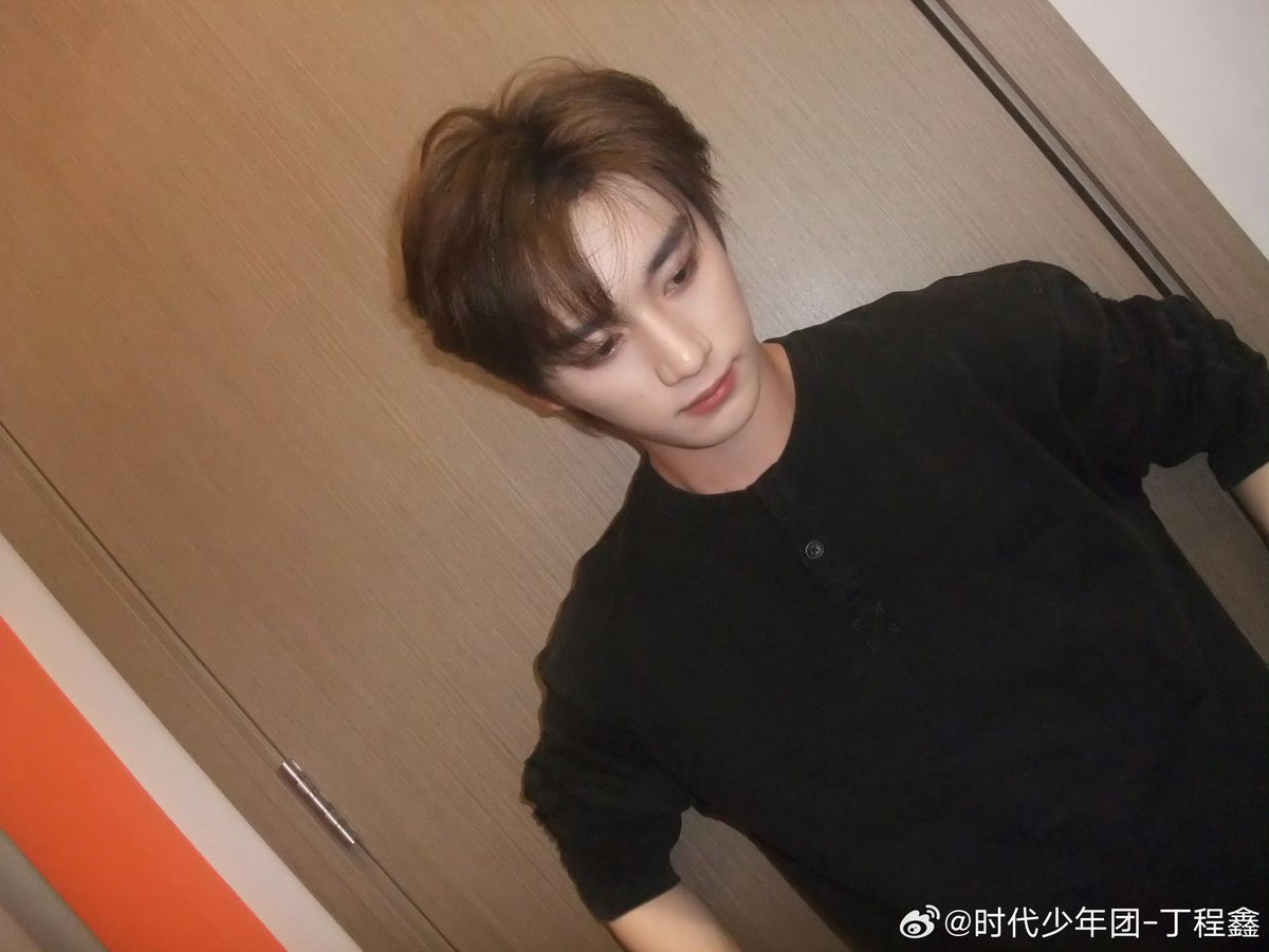 everydlng's tweet photo. 260930 딩청신 웨이보

九月最后一天😲下班！ 

#딩청신 #丁程鑫 #DingChengxin https://t.co/wFwYN7fcHn