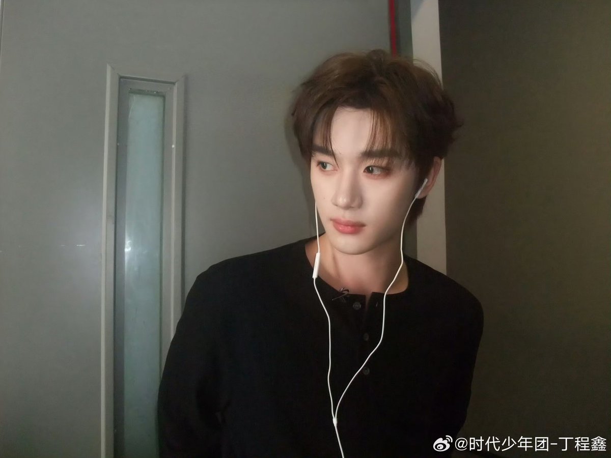 everydlng's tweet photo. 260930 딩청신 웨이보

九月最后一天😲下班！ 

#딩청신 #丁程鑫 #DingChengxin https://t.co/wFwYN7fcHn