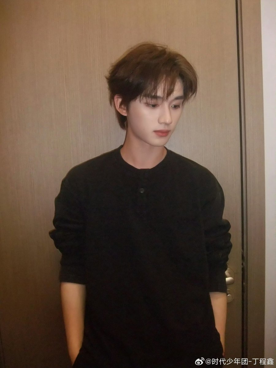 everydlng's tweet photo. 260930 딩청신 웨이보

九月最后一天😲下班！ 

#딩청신 #丁程鑫 #DingChengxin https://t.co/wFwYN7fcHn