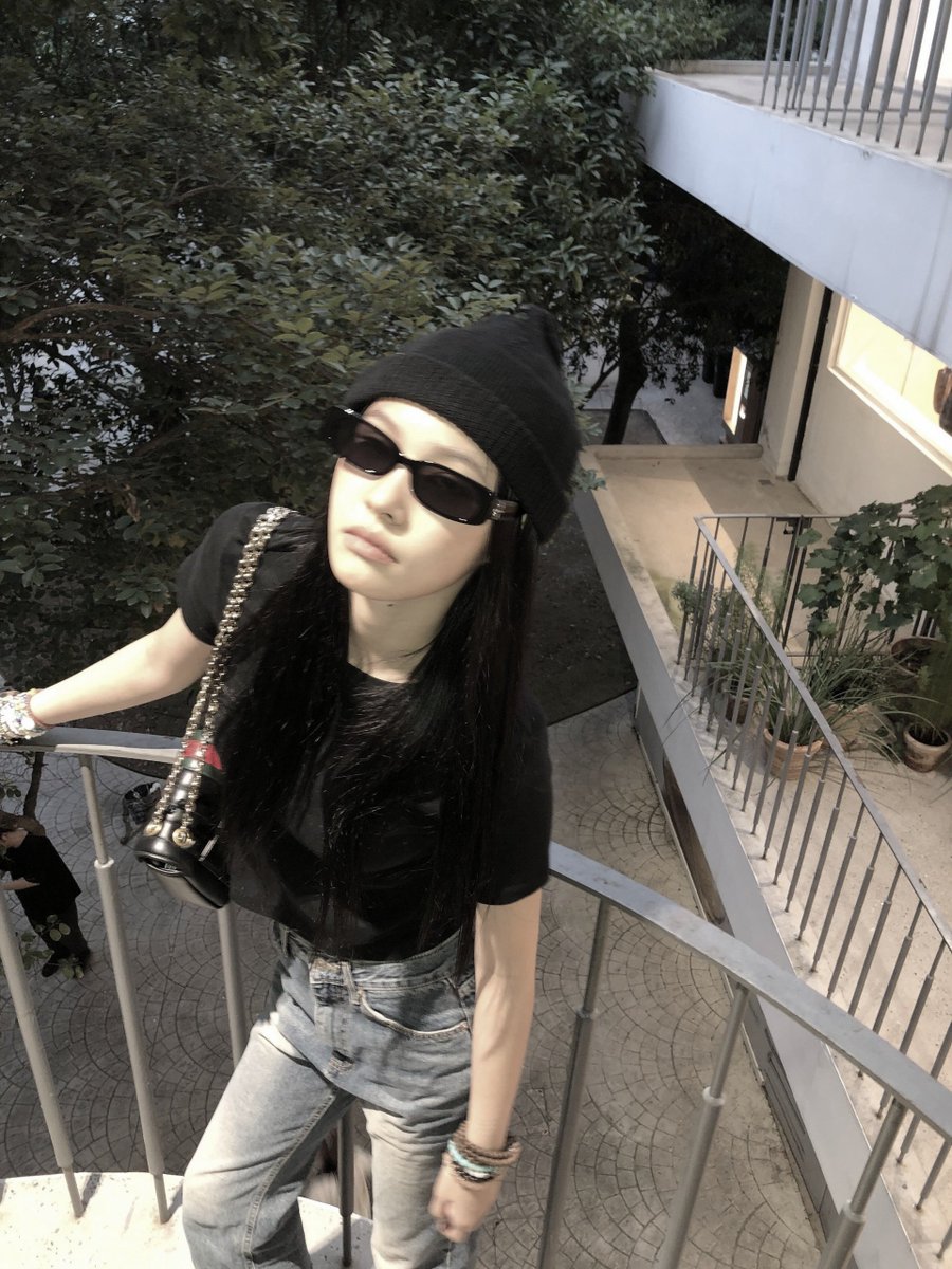 cdenyu's tweet photo. (&amp;.) withal, the floors tick by n’ the bass thumps low, a pulse under my böots. gramercy, upstairs, for the stage. I cross one leg, sling my chain bag just so &amp; let the phone dangle, unbothered. till then, mä béllé, the “squabble” is mine #voilà. https://t.co/imATcQYG7t
