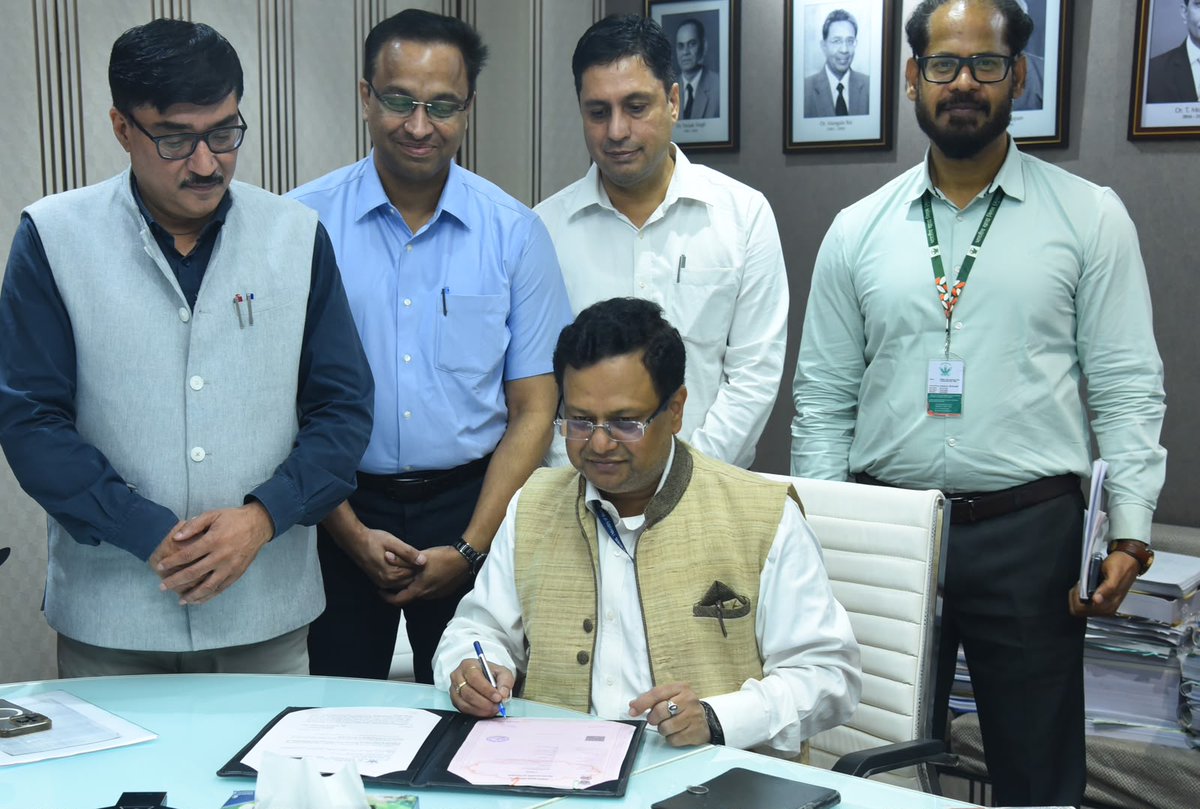 icarindia's tweet photo. ICAR &amp; FCI signed an MoU to research alternate fumigation technologies for safe, sustainable foodgrain storage. ICAR-CIPHET will field-validate technologies at FCI sites in Punjab. @ChouhanShivraj  @mpbhagirathbjp  @RNK_Thakur  @AgriGoI  @PIB_India  @mygovindia https://t.co/mEDY9Z7NWE