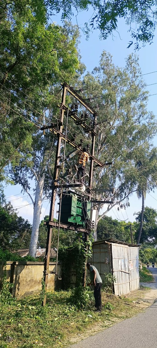 esdpurnea_west's tweet photo. Line Maintenance at different locations under ESD Purnea West. @SEVA_NBPDCL @SEVA_SBPDCL @EnergyBihar https://t.co/oOQyyndG0a