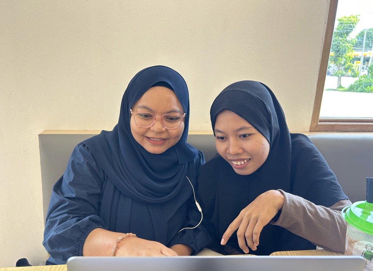 whereisxianggg's tweet photo. today, the manager of sekolah alternatif, cikgu shakila, has been banned by the sabah govt from entering sabah. she is now separated from the school that she and her friends built for the past 10 years to provide free education for stateless children that the govt doesnt care abt https://t.co/ICcJnq7ZCy