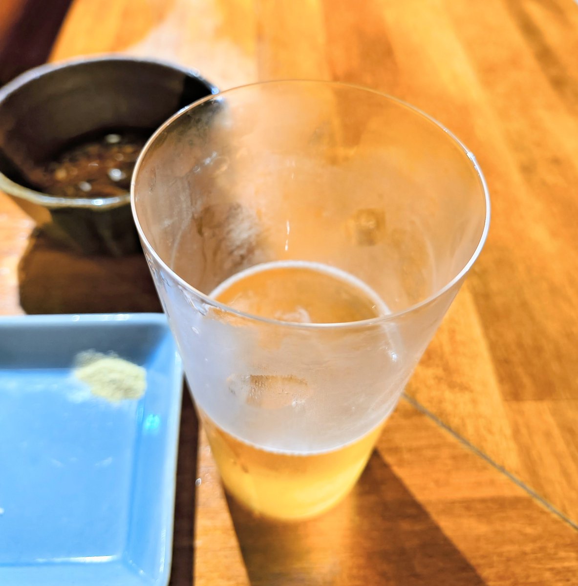 31030024Y's tweet photo. このグラスで飲むビールは格別。
喉越し？口当たり半端ない。
このグラスに出会ってから15年。
私の中ではこれを越えてくるグラスに出会えていない。
もはや、なんでも美味しく感じてしまう、不思議なグラス。
0.9mmの虜。
#うすはり https://t.co/9NMRCzqFmy