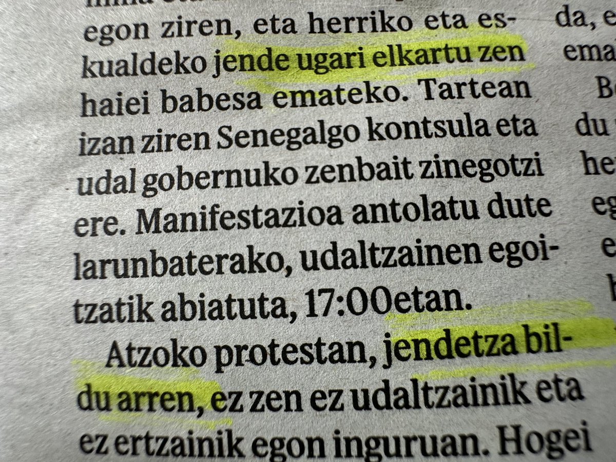 GotzonAr's tweet photo. Edo jendetza zegoen edo 200 lagun zeuden. Bietako bat oker dago. Argazkiak ikusi behar #Hondarribia #Babacar https://t.co/u0qaBC4yEH