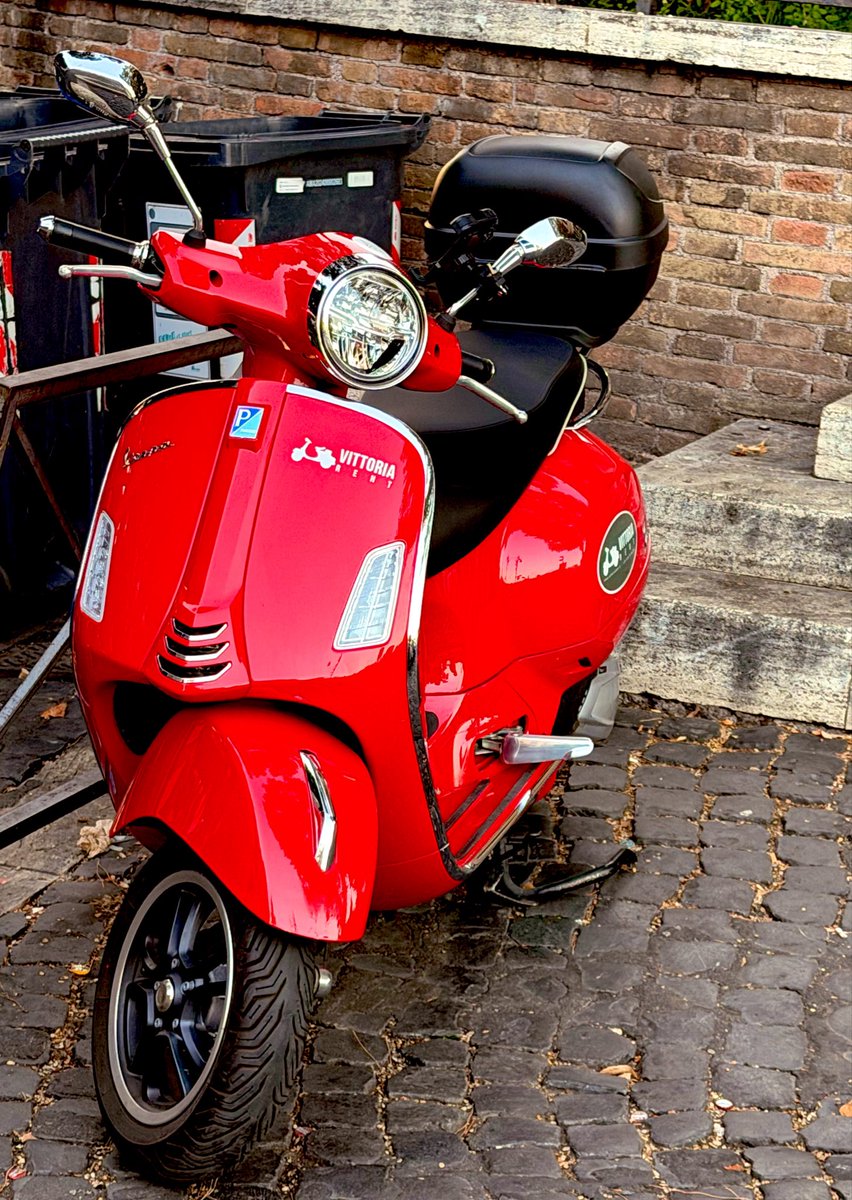 arksangel's tweet photo. Bold | Bright | Impossible to ignore
Theme : Red letโs see yours #ItalianDiaries #Red #Vespa #streetphotography #Travels #WheninRome #RomanHoliday #PhotographyLovers https://t.co/xJCVdPwVQ2