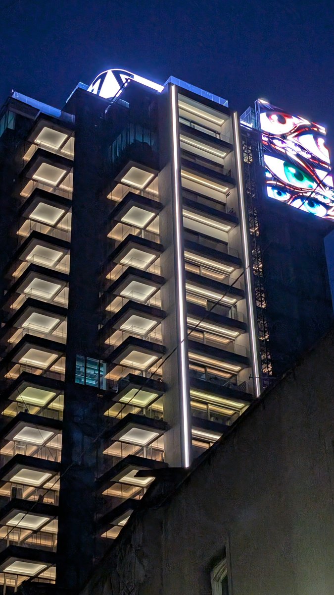 bosomoga's tweet photo. #walk #night #buildings #beautiful #travel https://t.co/fea67FlonD